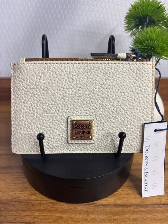 Dooney & Bourke Accessories - Dooney & Bourke Sorrento Leather Card Case  NWT